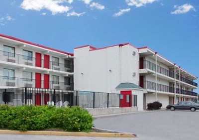 Days Inn & Suites By Wyndham Indianapolis Airport East 외부 사진