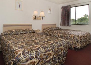 Days Inn & Suites By Wyndham Indianapolis Airport East 외부 사진