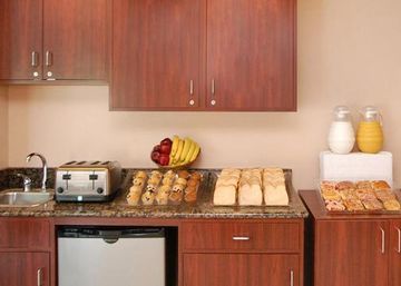 Days Inn & Suites By Wyndham Indianapolis Airport East 외부 사진